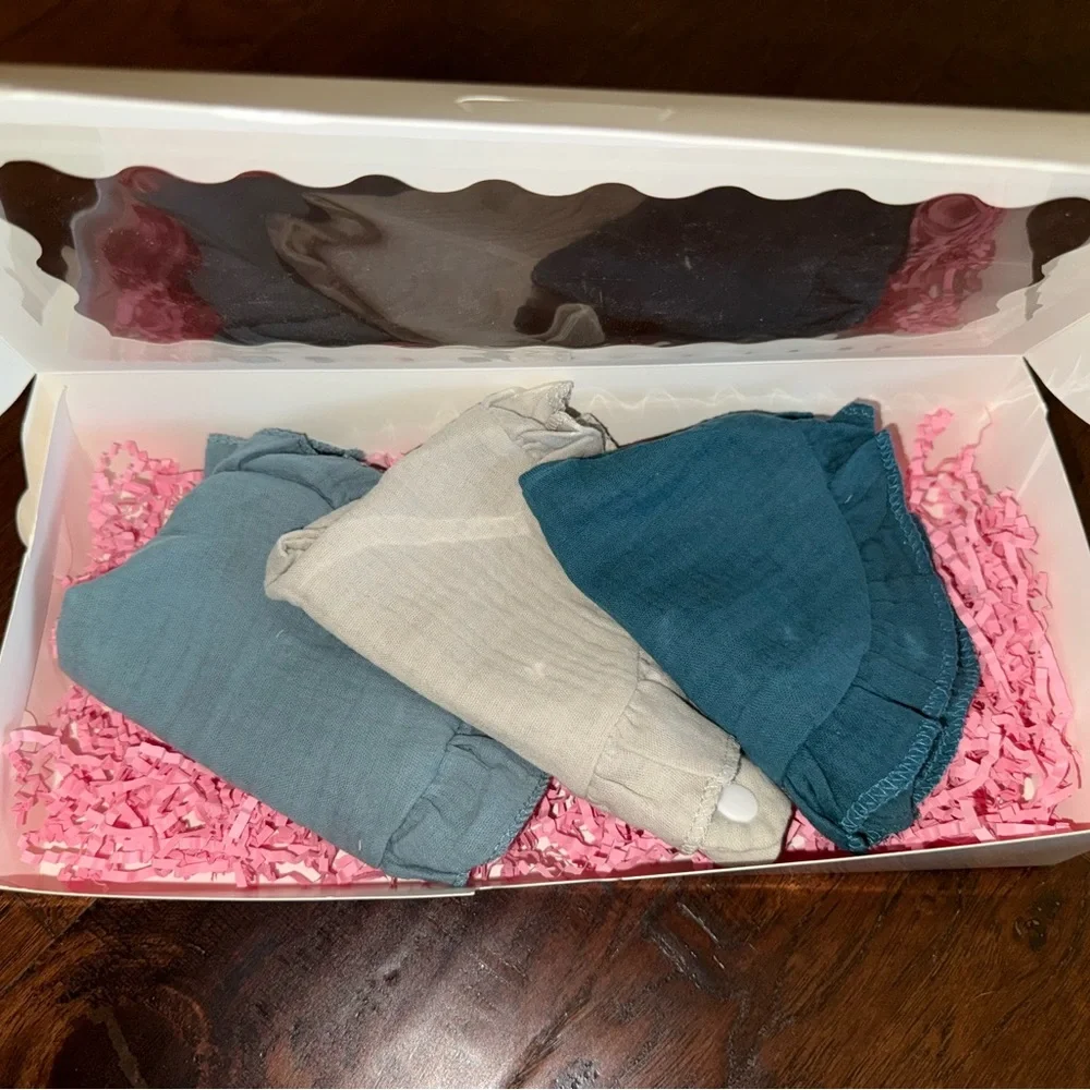 New Set of 3 Girls Muslin Bibs Gift Set